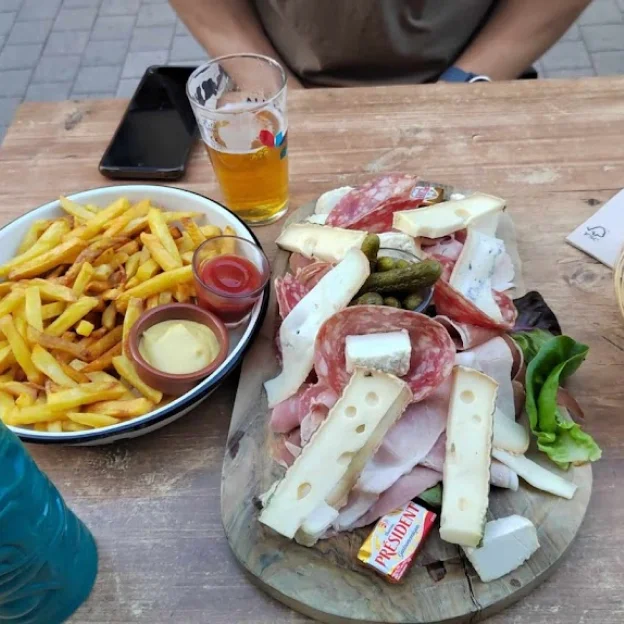 Planche de Charcuterie et Fromages, frites maison, Bar Bistrot au Champ du Coq, à Bourges - Cher (18)