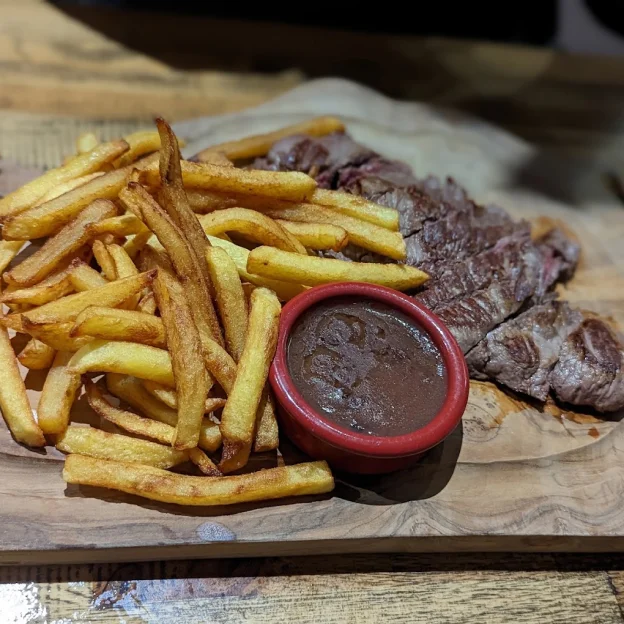Grillades et frites à savourer au Bar Bistrot au Champ du Coq, à Bourges (18)
