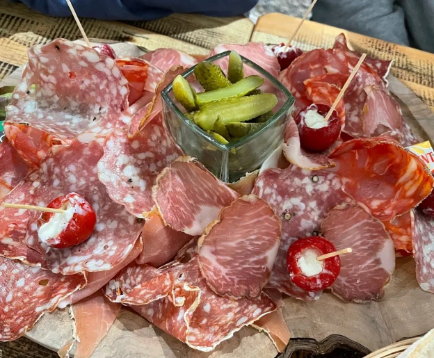 Apéritif au Bar Bistrot au Champ du Coq, à Bourges - Cher (18), avec planches apéritives et Tapas